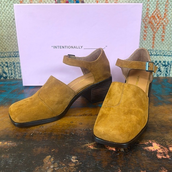 Trendy “Marty Shoes” by INTENTIONALLY BLANK. New in box. - Picture 2 of 8